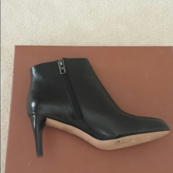 NEW Coach heels - Picture 2 of 3